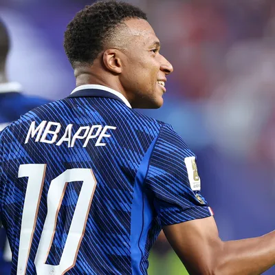 Con doblete de Mbappé, Francia venció sin problemas a Irak en un maratónico partido