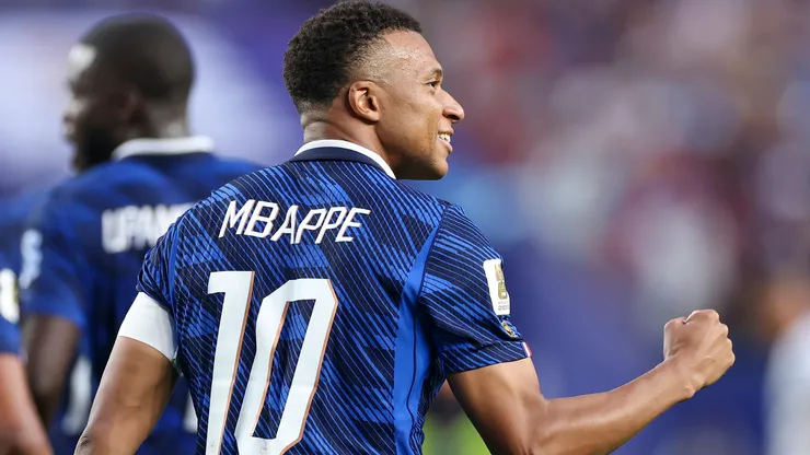 Puño de festejo de Kylian Mbappé.