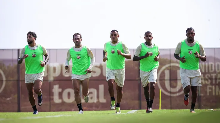 Plantel de Universitario entrenando
