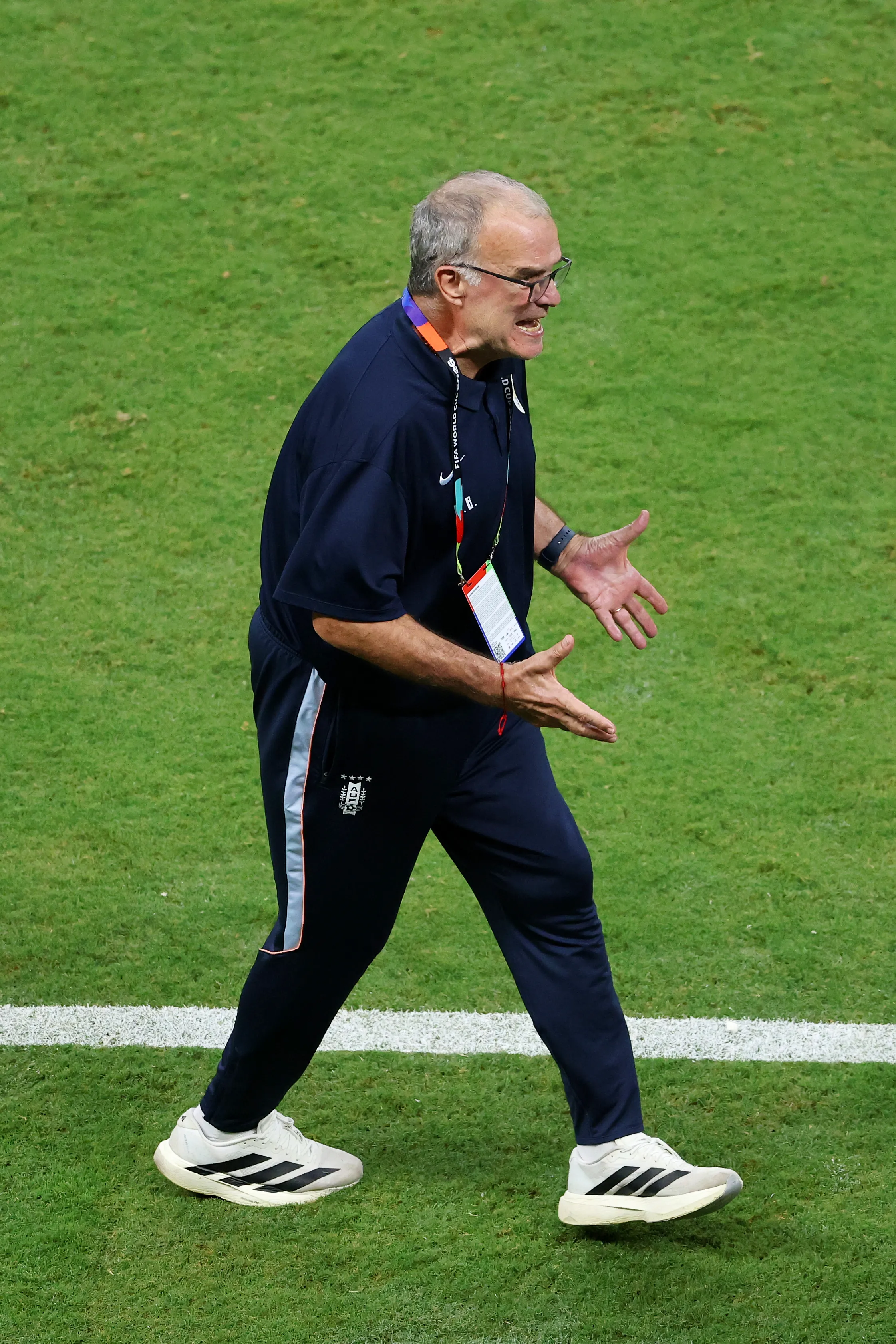 La rabia de Bielsa tras el gol de España ante Uruguay por el Mundial 2026. (Foto: Getty Images)