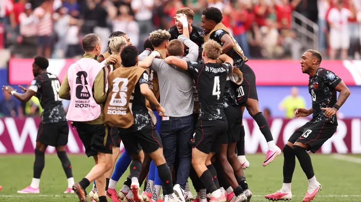 Canadá lo ganó sobre el final y se metió a octavos de final por primera vez en su historia.