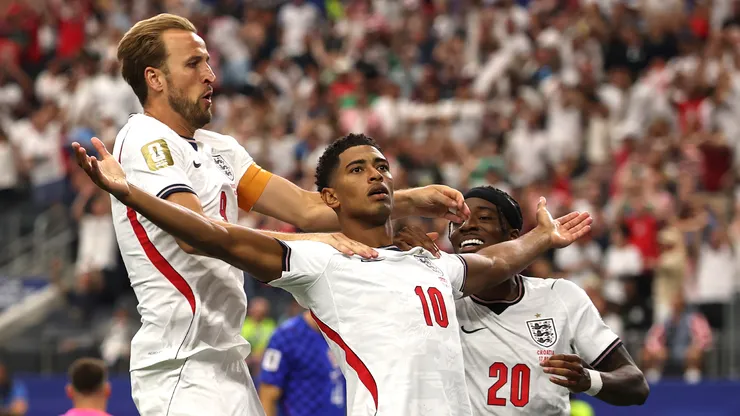 Selección de Inglaterra celebrando.