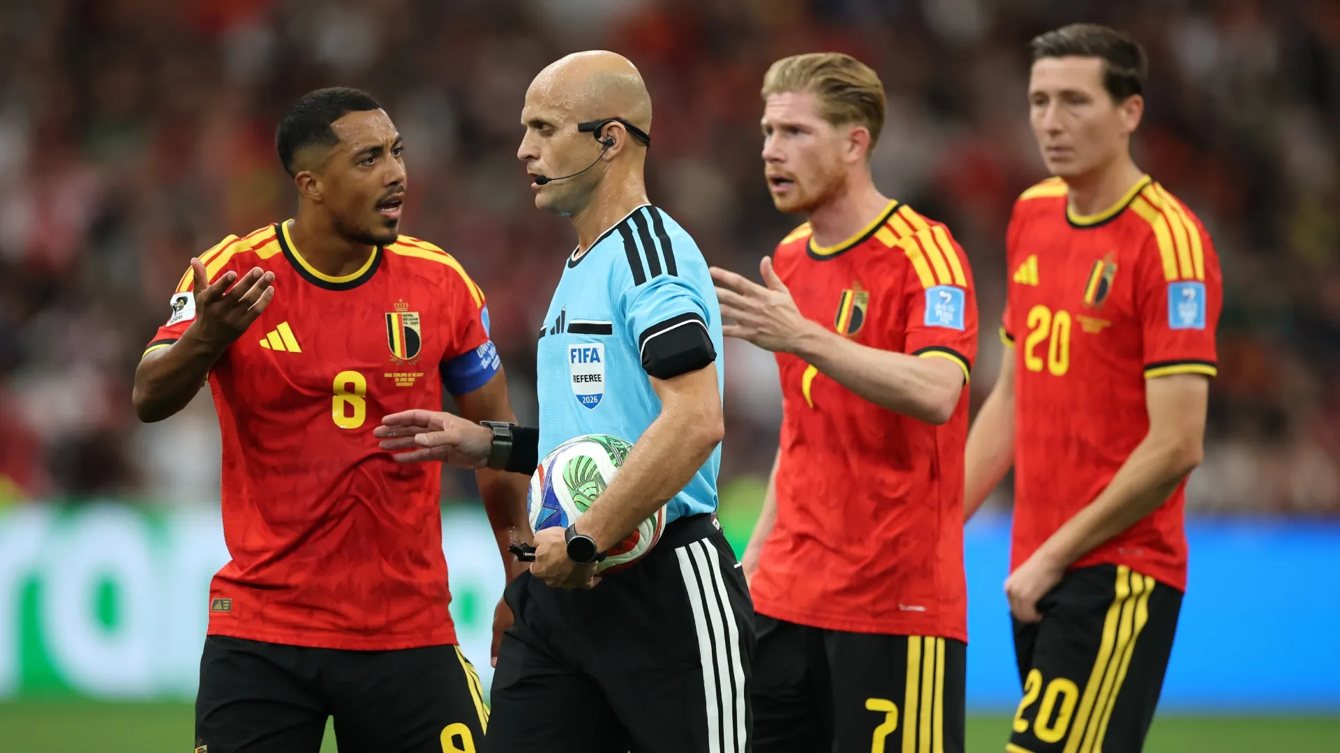 Adham Makhadmeh, árbitro del partido entre Bélgica y Nueva Zelanda en este Mundial 2026 (Getty Images).