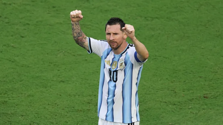 Manos arriba de Lionel Messi por su gol ante Cabo Verde.