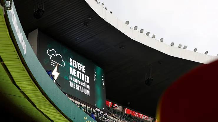 El Estadio Azteca, con tormenta eléctrica.