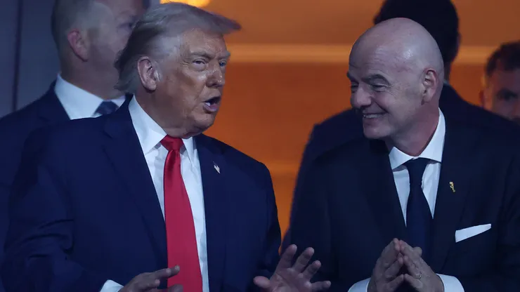 Donald Trump junto a Gianni Infantino.