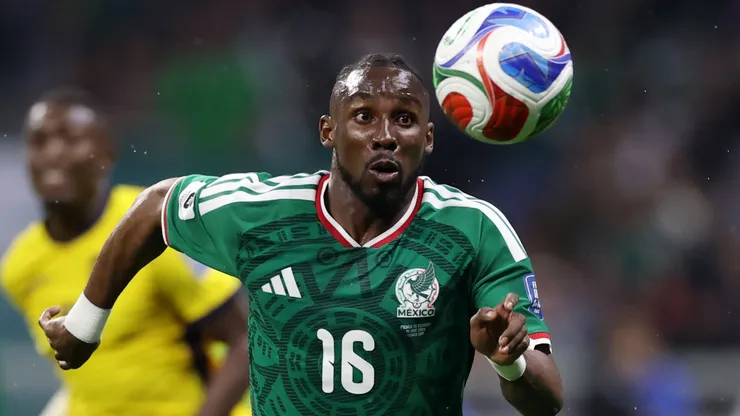 Julián Quiñones, delantero de la Selección Mexicana.