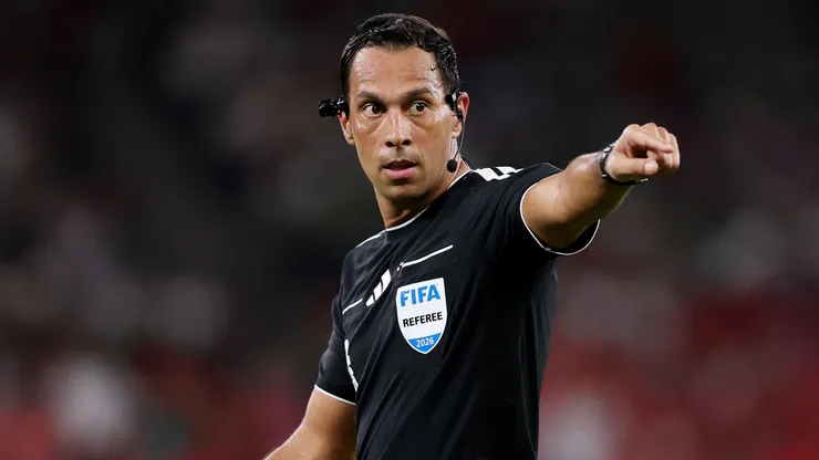 Facundo Tello, árbitro argentino, que dirige Francia vs Marruecos.