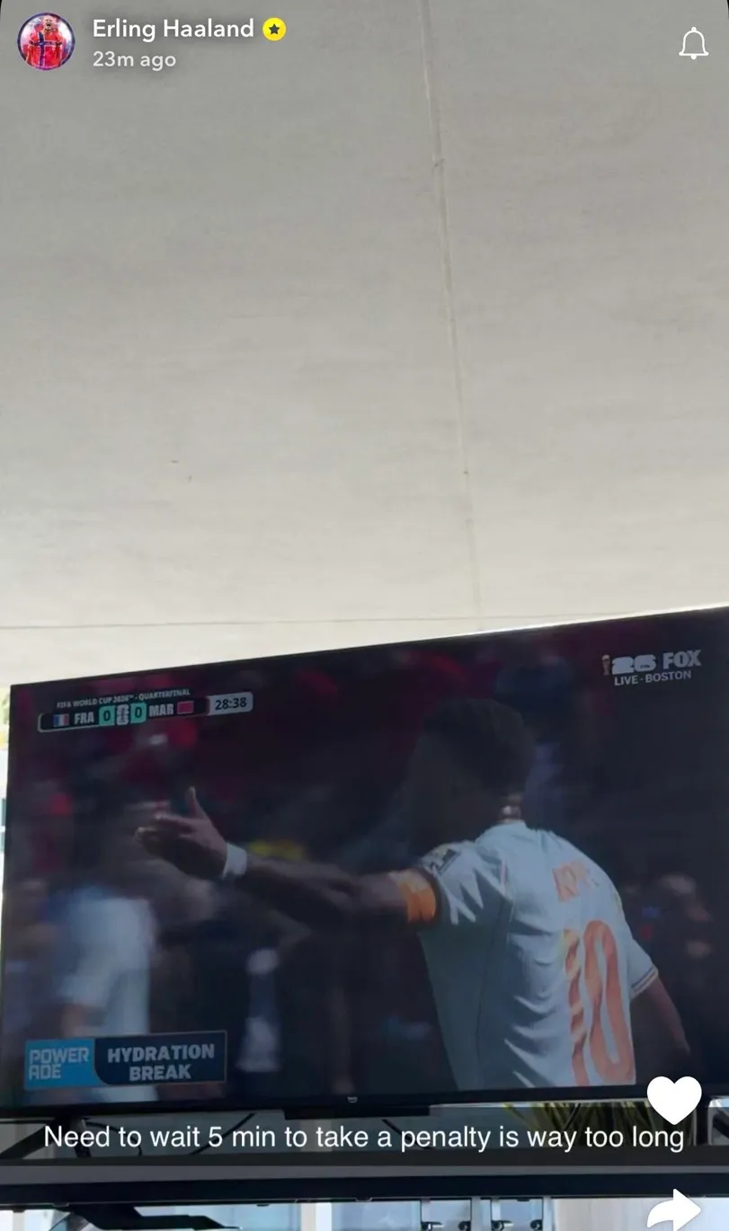 La queja de Erling Haaland por el tiempo que demoró Mbappé en patear el penal (Snapchat).