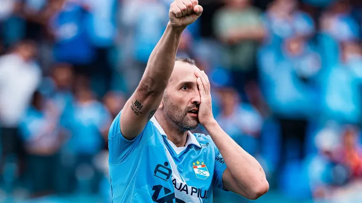Hernán Barcos y su primer festejo con Sporting Cristal.
