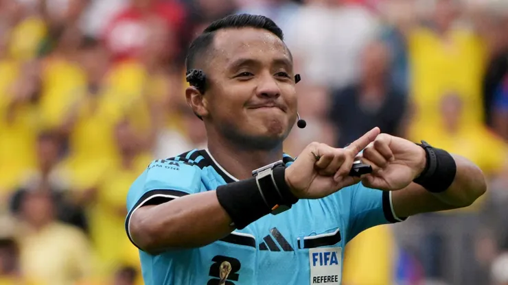 Iván Barton, árbitro salvadoreño.
