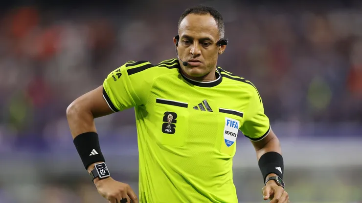 Ismail Elfath, árbitro estadounidense.
