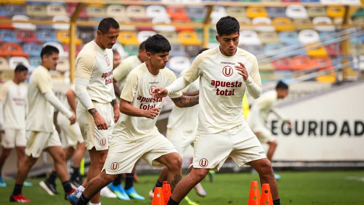 Plantel de Universitario entrenando