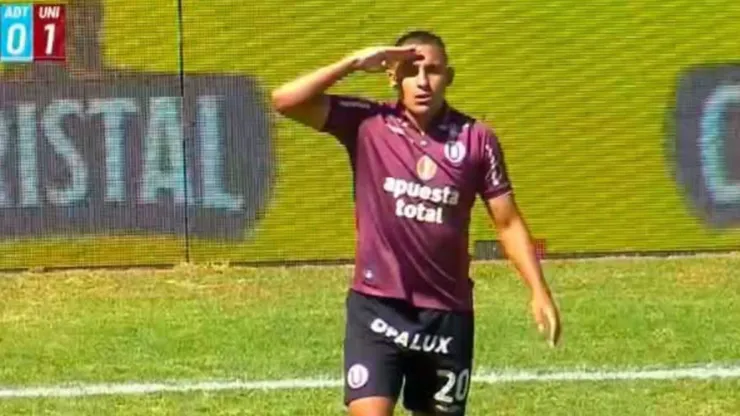 Álex Valera anotó el primer gol del partido para Universitario ante ADT.