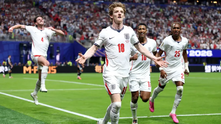 Selección de Inglaterra celebrando.