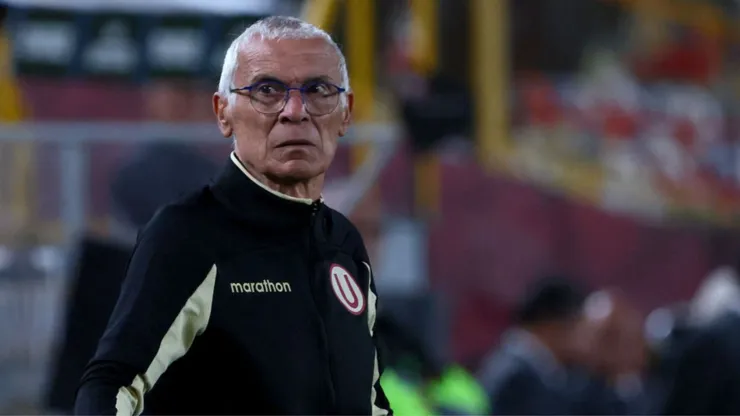 Héctor Cúper, DT de Universitario.