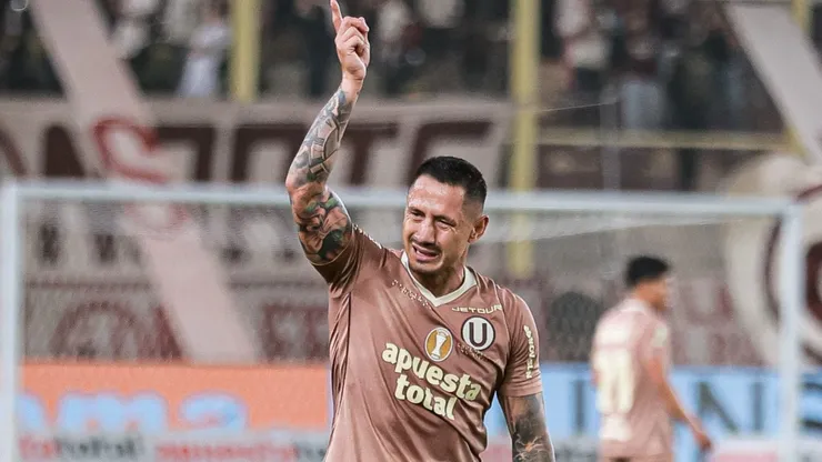 Gianluca Lapadula y su gesto por su primer gol con la camiseta de Universitario.