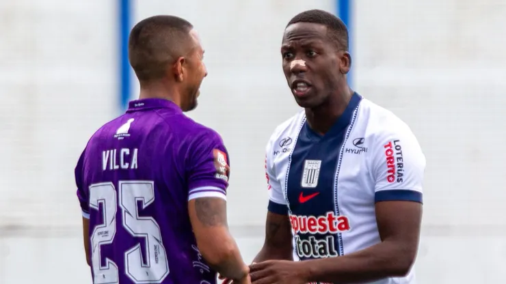 Rodrigo Vilca conversando con Luis Advíncula.