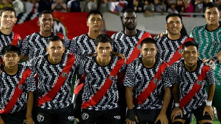 Deportivo Municipal vende publicidad a 200 soles en la actualidad.