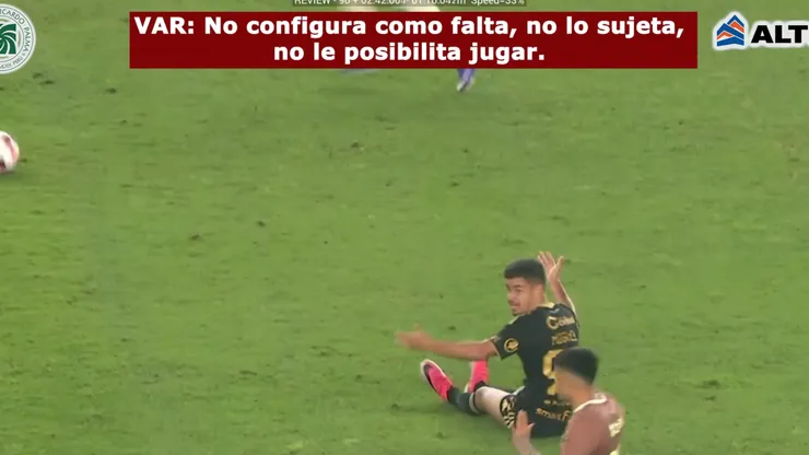 Miguel Silveira en el suelo.