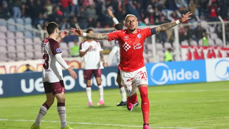 Carlos Garcés, héroe de Cienciano en la serie ante Lanús.