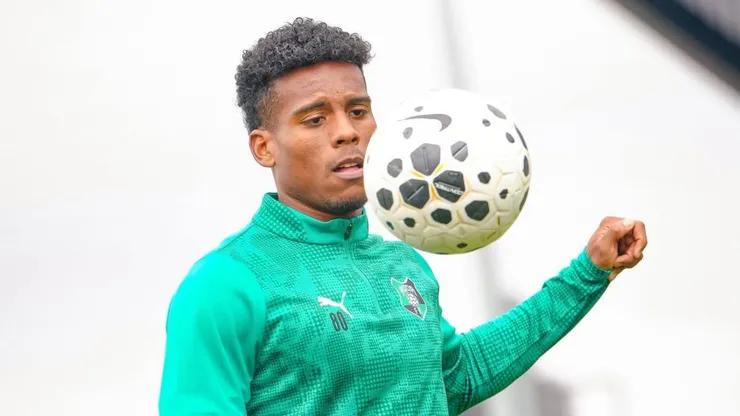 Selección Peruana debería seguir a un futbolista de la UEFA Conference League.