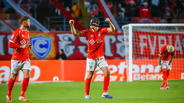 El festejo con brazos en alto de Matías Succar por su gol ante Universitario.