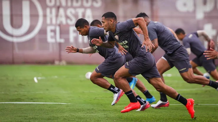 Héctor Cúper saca a tres jugadores del partido contra Sporting Cristal.