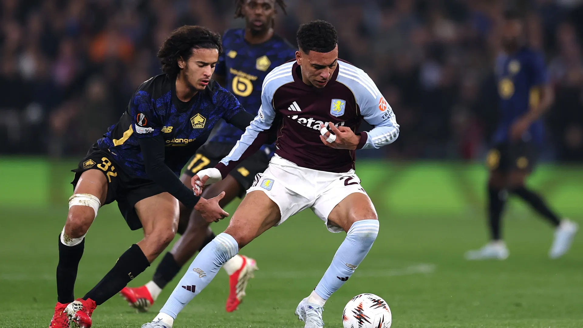 Ayyoub Bouaddi, enfrentando al Aston Villa con Lille (Getty Images).