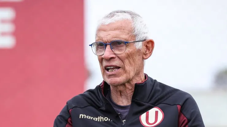 Héctor Cúper, director técnico de Universitario.