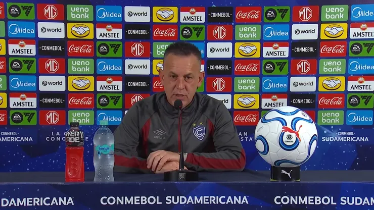 Horacio Melgarejo, DT de Cienciano, en conferencia de prensa.
