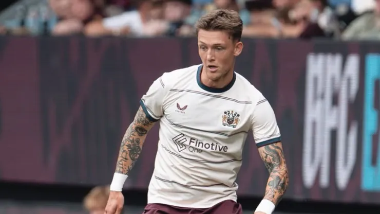 Oliver Sonne, lateral derecho peruano del Burnley.