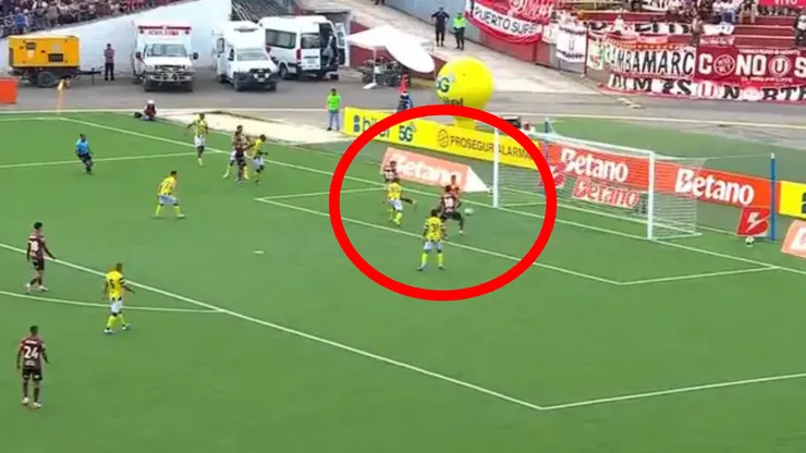 Golazo de Alex Valera, tras jugada de César Inga.