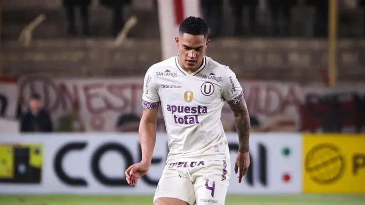 Anderson Santamaría, figura de Universitario en defensa.