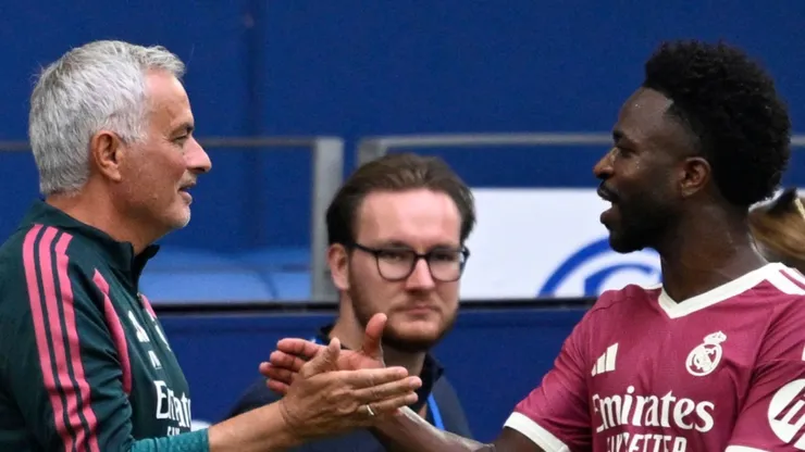 José Mourinho y Vinicius Jr.