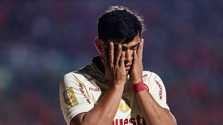 La decisión de Universitario sobre El Tunche Rivera luego de casi botarlo.