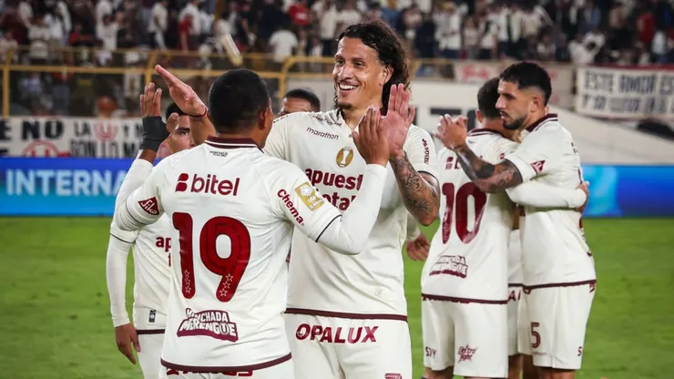 Jugadores de Universitario de Deportes, en celebración.
