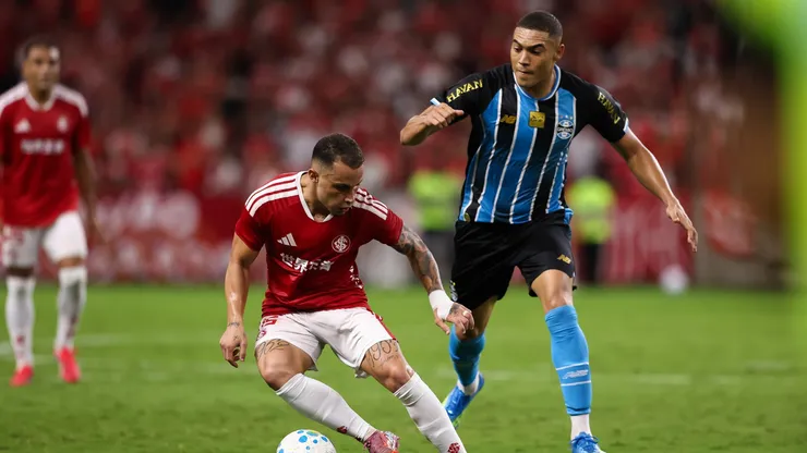 Inter y Gremio se enfrentan por la Copa de Brasil.