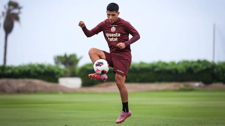 Piero Quispe, volante de Universitario.