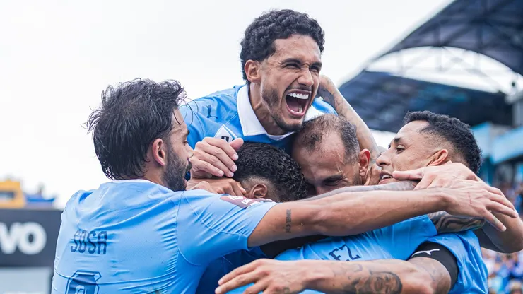 Jugadores de Sporting Cristal celebrando.