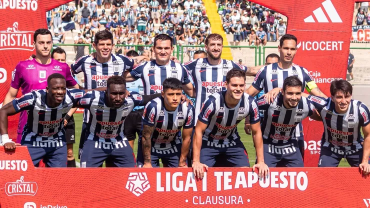 El equipo de Alianza Lima, en el partido ante Juan Pablo II College.