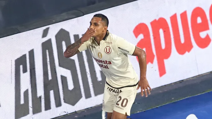 Álex Valera y su festejo de gol en Matute.