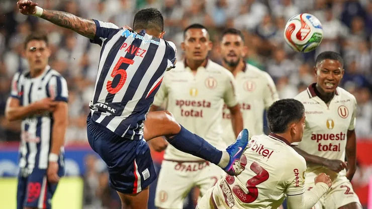 Alianza Lima y Universitario jugaron un clásico áspero.