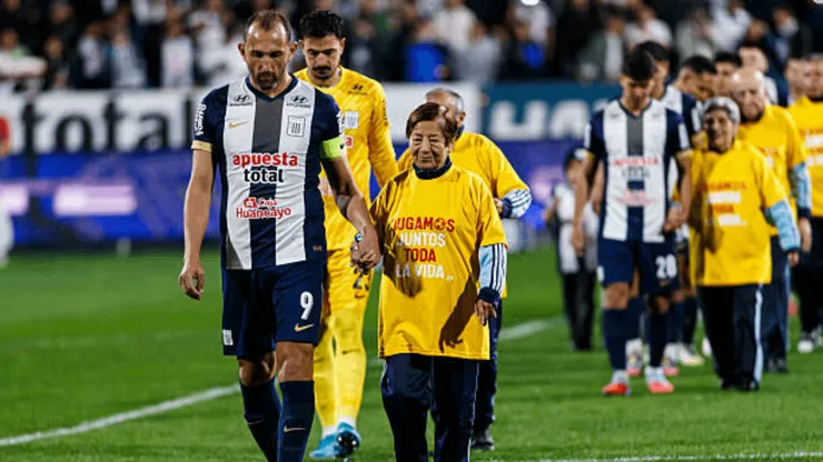Alianza Lima envió condolencias a Hernán Barcos tras presión de hinchas.