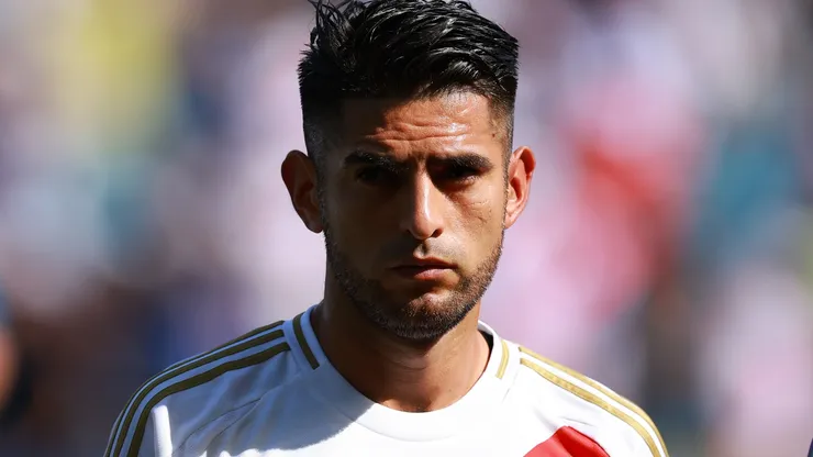 Carlos Zambrano, con la camiseta de la Selección Peruana.