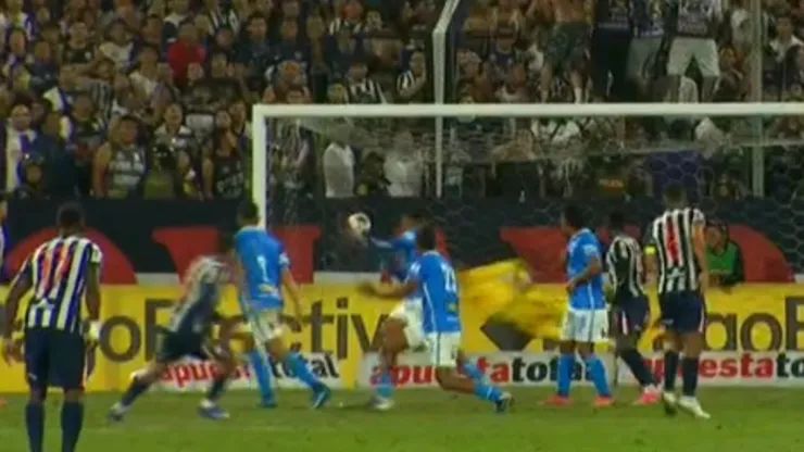 Marco Huamán anotó un golazo para adelantar a Alianza Lima ante ADT.