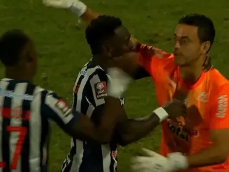 El abrazo de Eryc Castillo con Alejandro Duarte tras el gol del 2-0 ante ADT