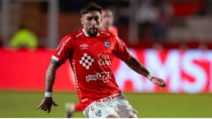 Santiago Arias, volante de Cienciano.