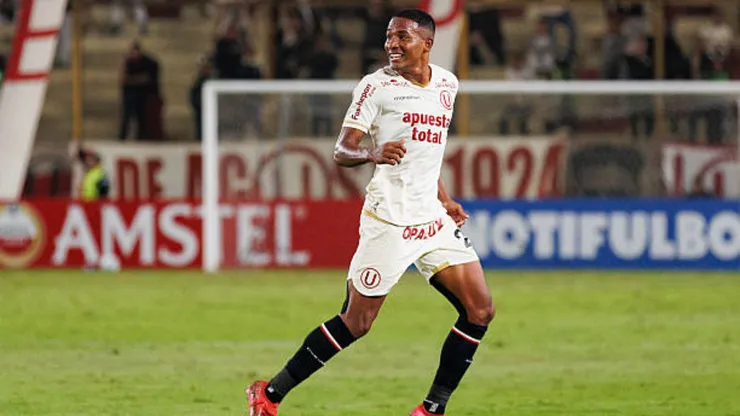 José Carabalí conversa para regresar a Universitario desde LDU Quito.