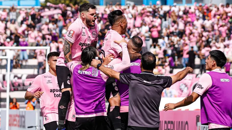 Jugadores de Sport Boys celebrando.